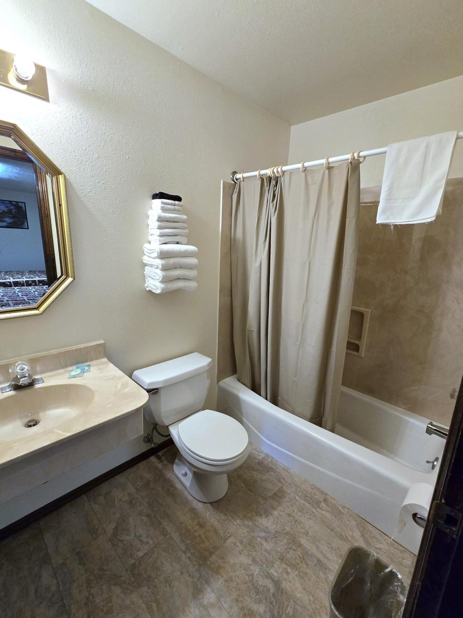 Dove Creek Inn エクステリア 写真