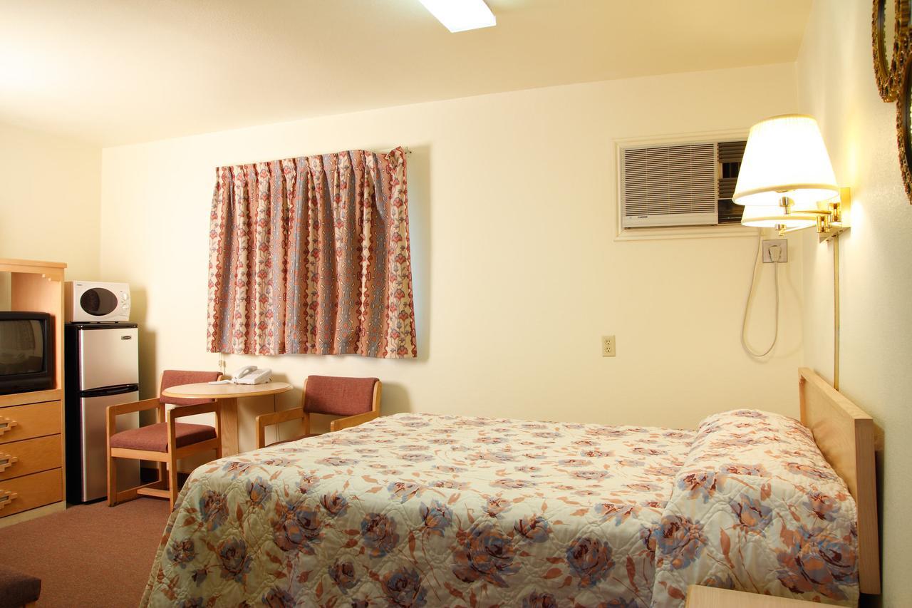 Dove Creek Inn エクステリア 写真