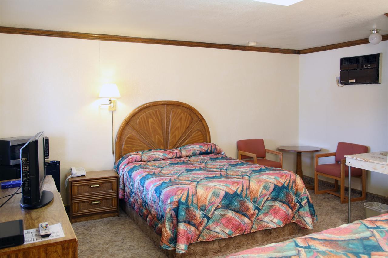 Dove Creek Inn エクステリア 写真