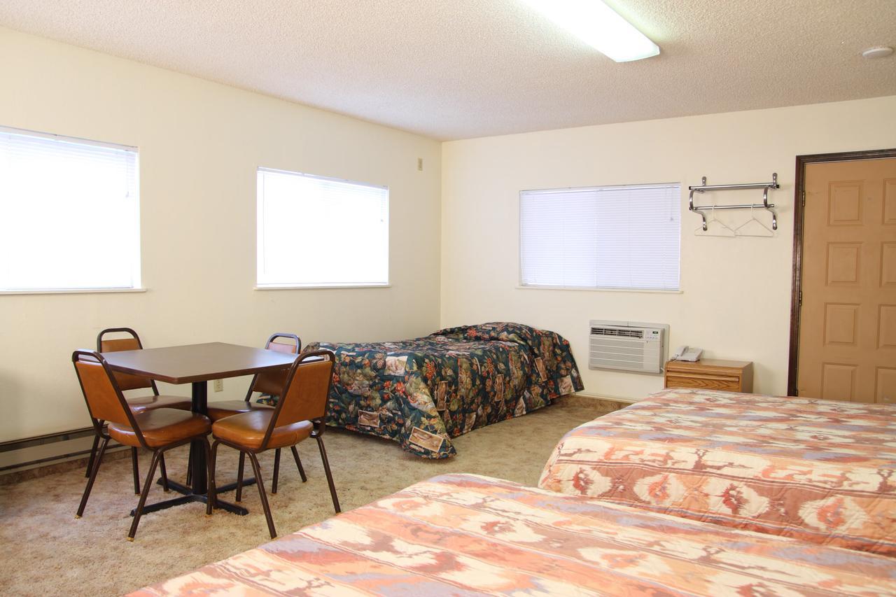 Dove Creek Inn エクステリア 写真