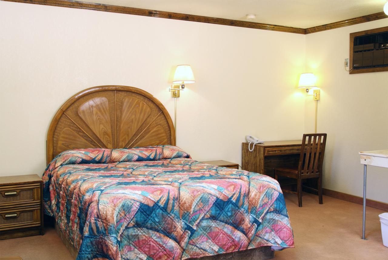 Dove Creek Inn エクステリア 写真