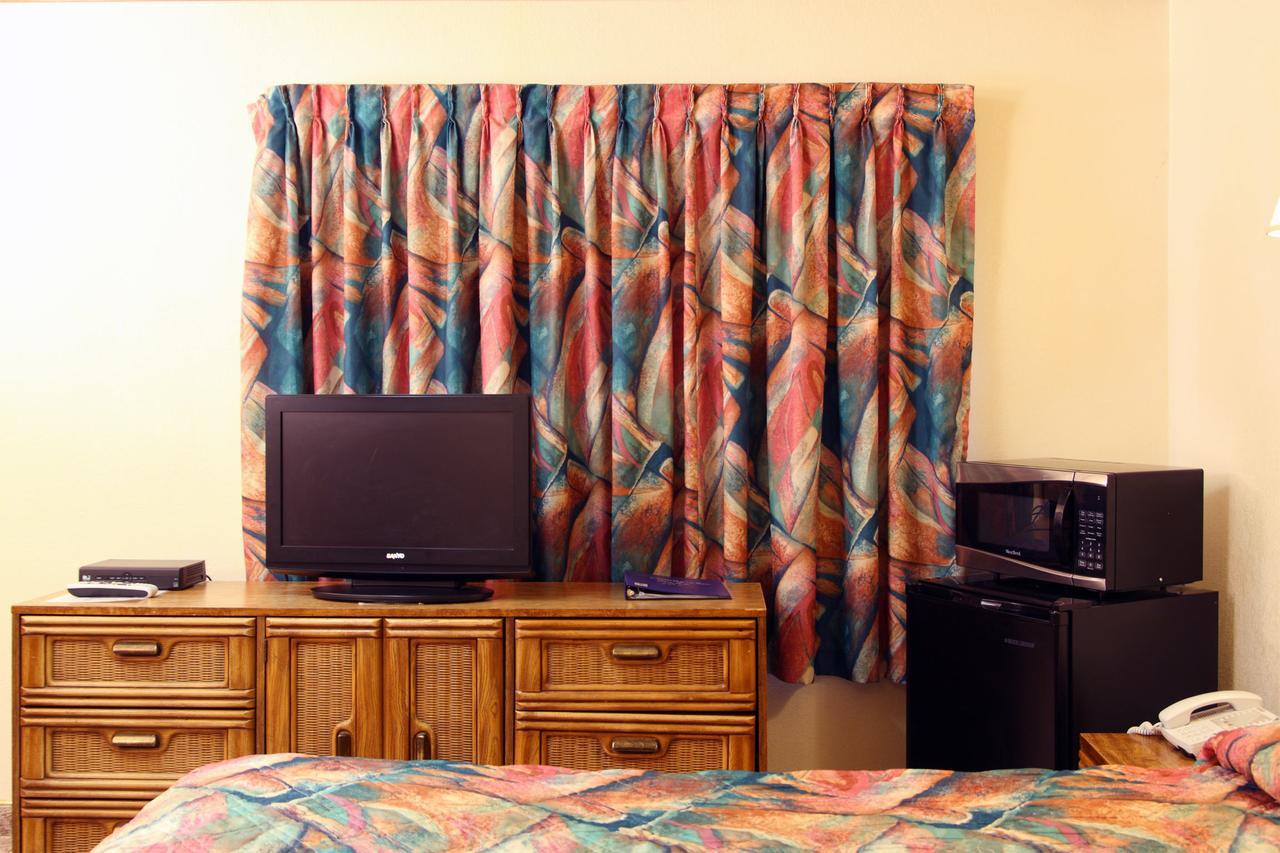 Dove Creek Inn エクステリア 写真