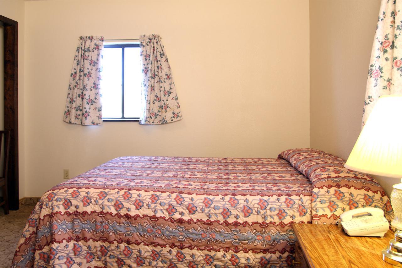 Dove Creek Inn エクステリア 写真