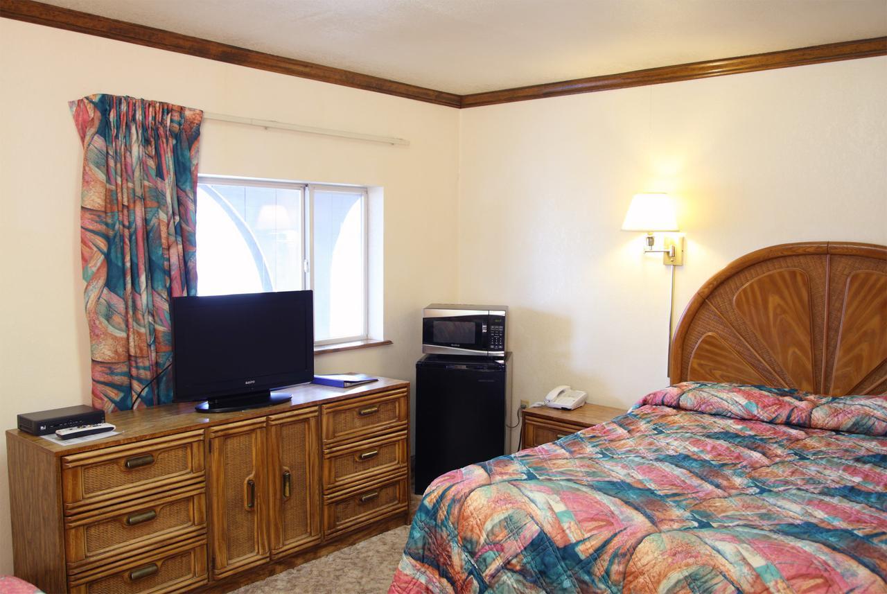 Dove Creek Inn エクステリア 写真